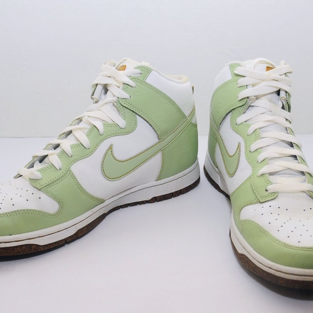 Mens NIB Nike Dunk High SE Sneakers Size 11 1/2 Green Honeydew & Summit White